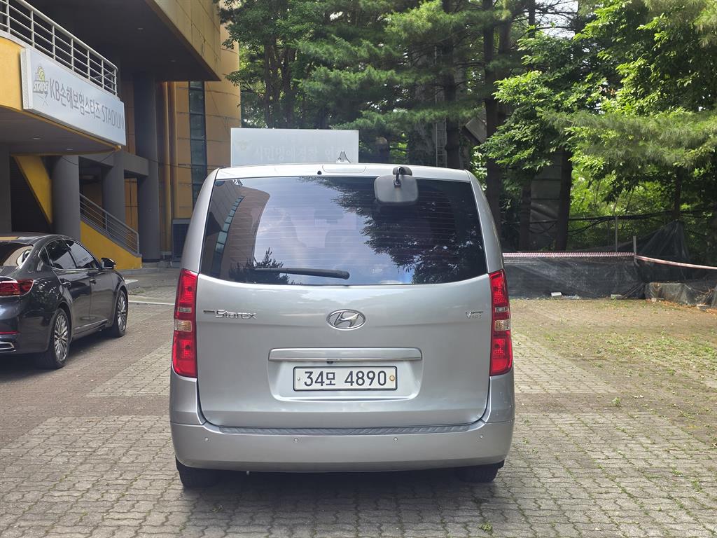 HYUNDAI Starex - Vista 7