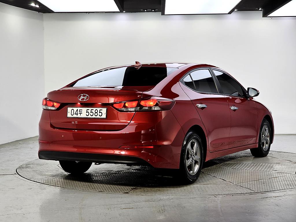 HYUNDAI Avante - Vista 6