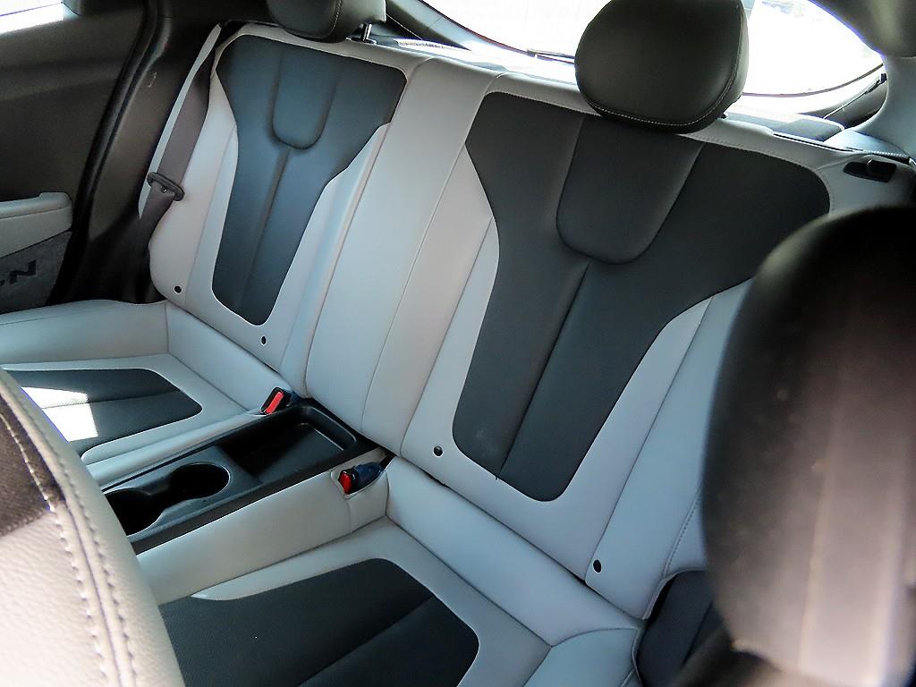 HYUNDAI Veloster - Vista 6