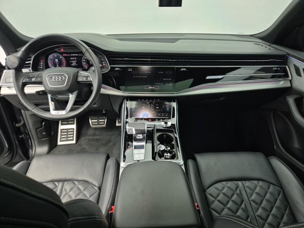 Audi Q8 - Vista 7