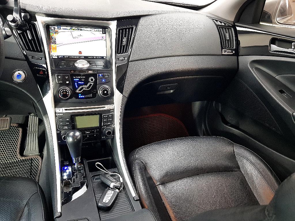 HYUNDAI Sonata - Vista 12