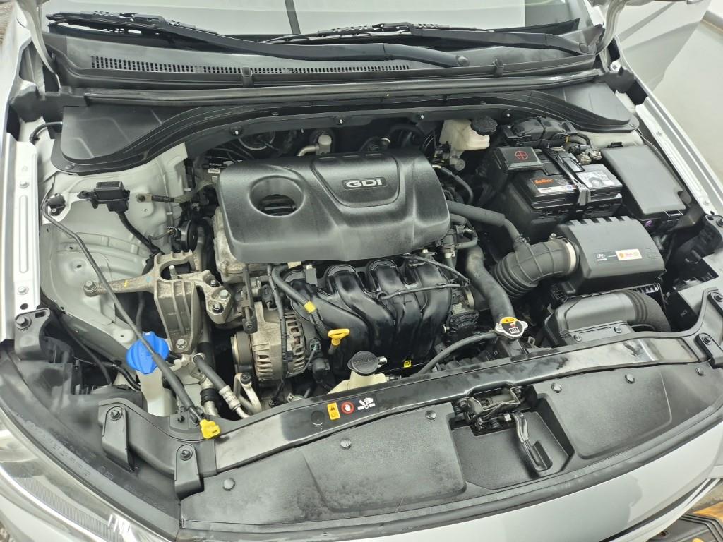 HYUNDAI Avante - Vista 8