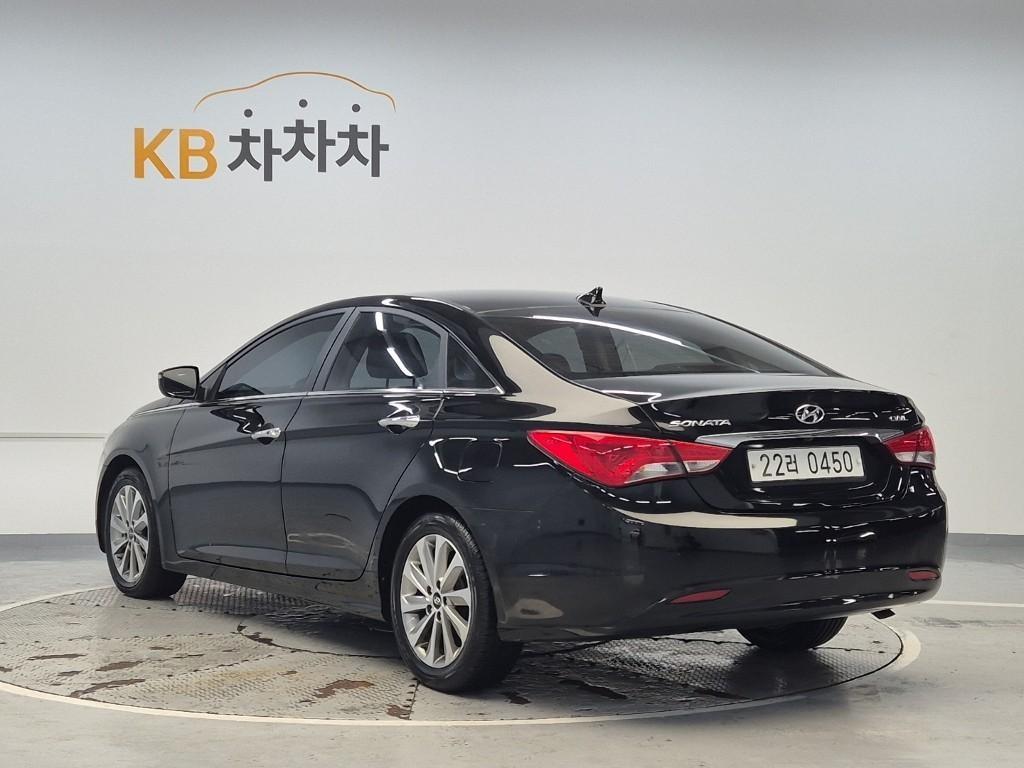 HYUNDAI Sonata - Vista 2