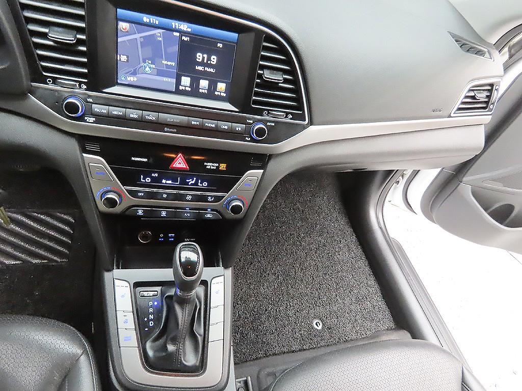 HYUNDAI Avante 2016 Blanco - Importación desde Corea - HF Imports Iquique - Foto 13