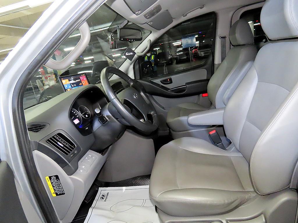 HYUNDAI Starex - Vista 8