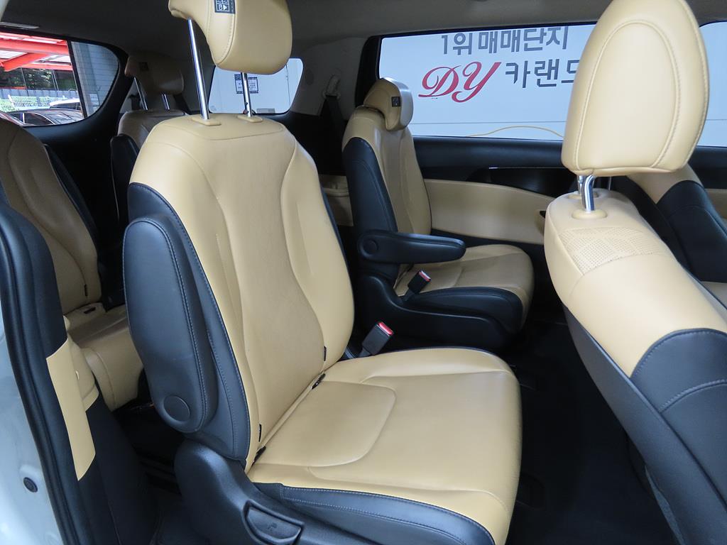 KIA Carnival - Vista 9