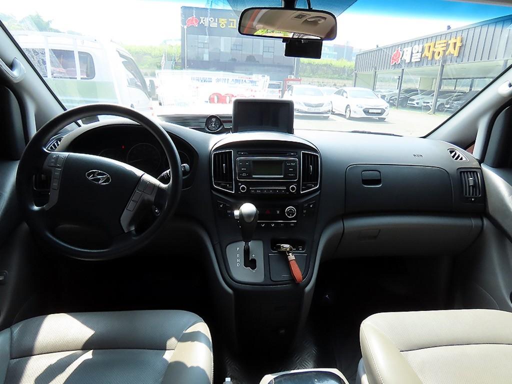 HYUNDAI Starex - Vista 12