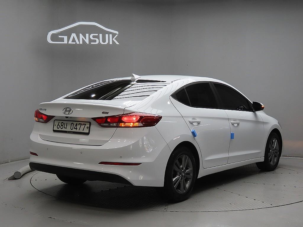 HYUNDAI Avante - Vista 7