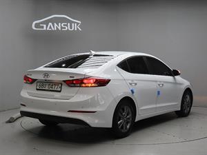 HYUNDAI Avante - Vista 8