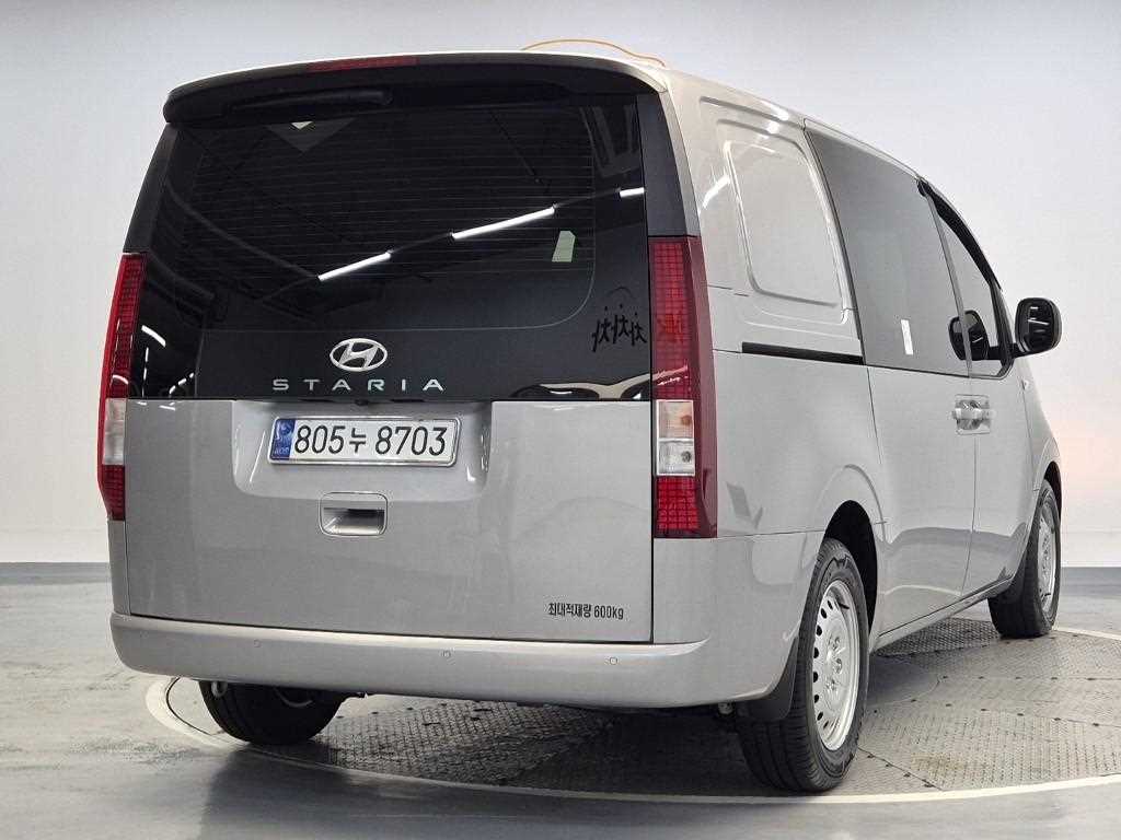 HYUNDAI Staria - Vista 3