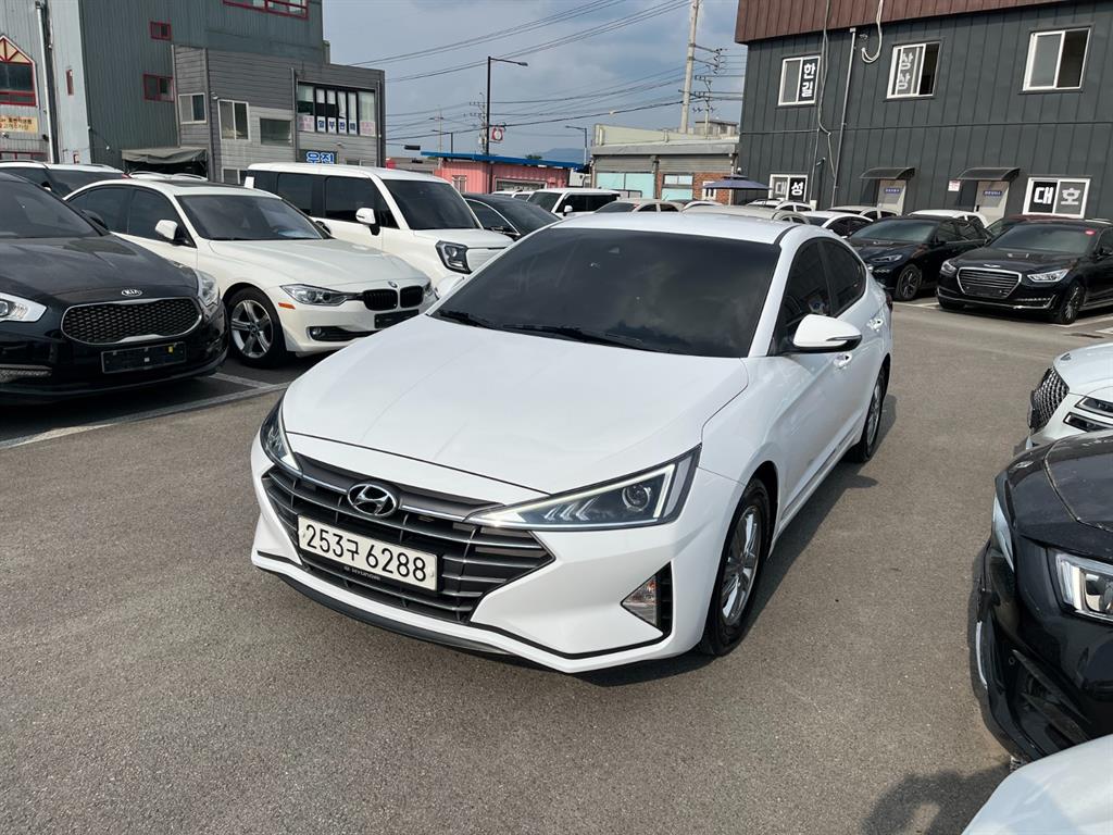 HYUNDAI Avante - Vista 3
