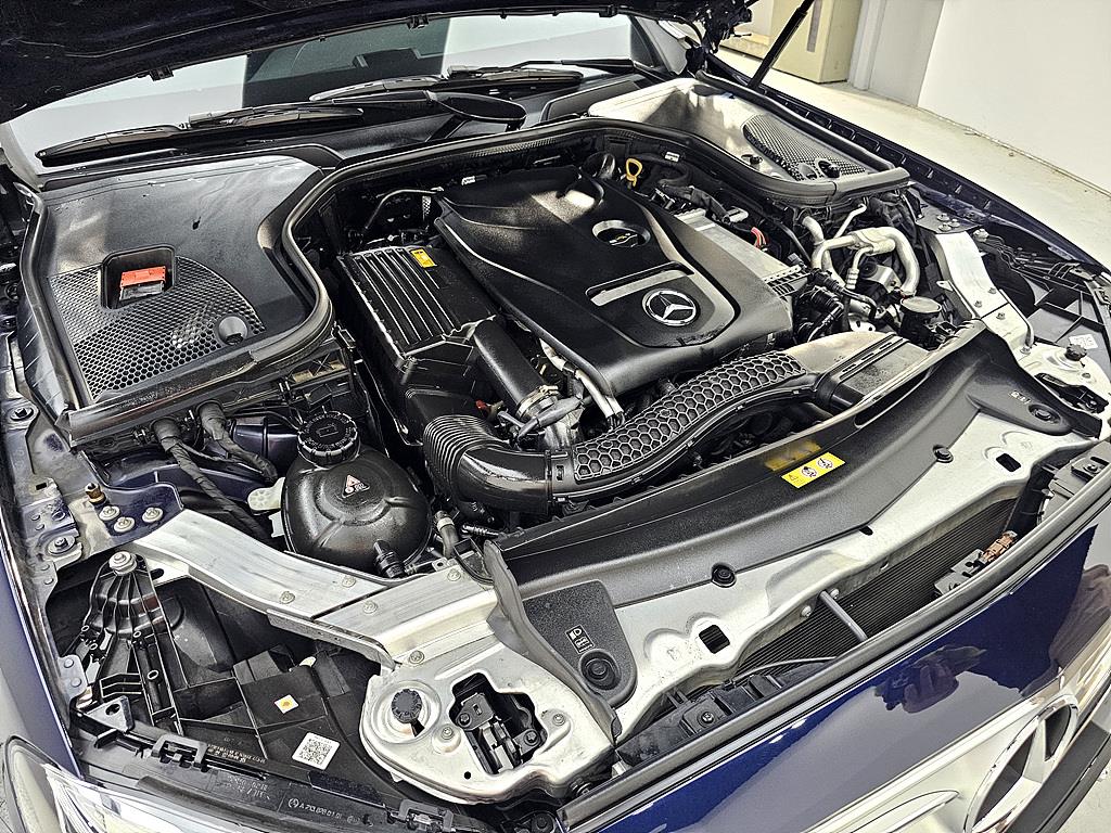 Mercedes Benz E class - Vista 8