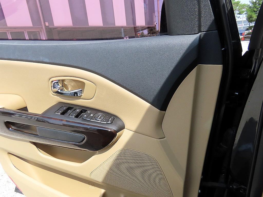 KIA Carnival - Vista 11