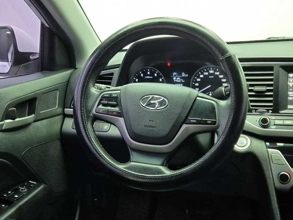 HYUNDAI Avante - Vista 11