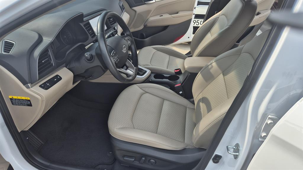 HYUNDAI Avante - Vista 7