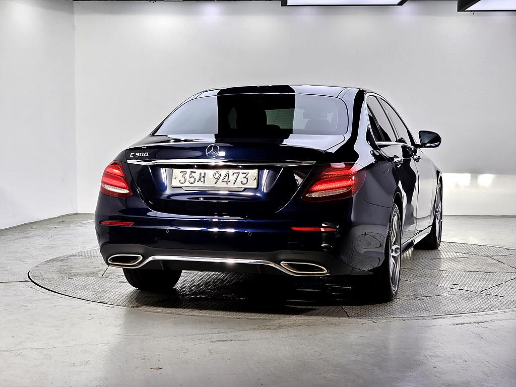 Mercedes Benz E class - Vista 3