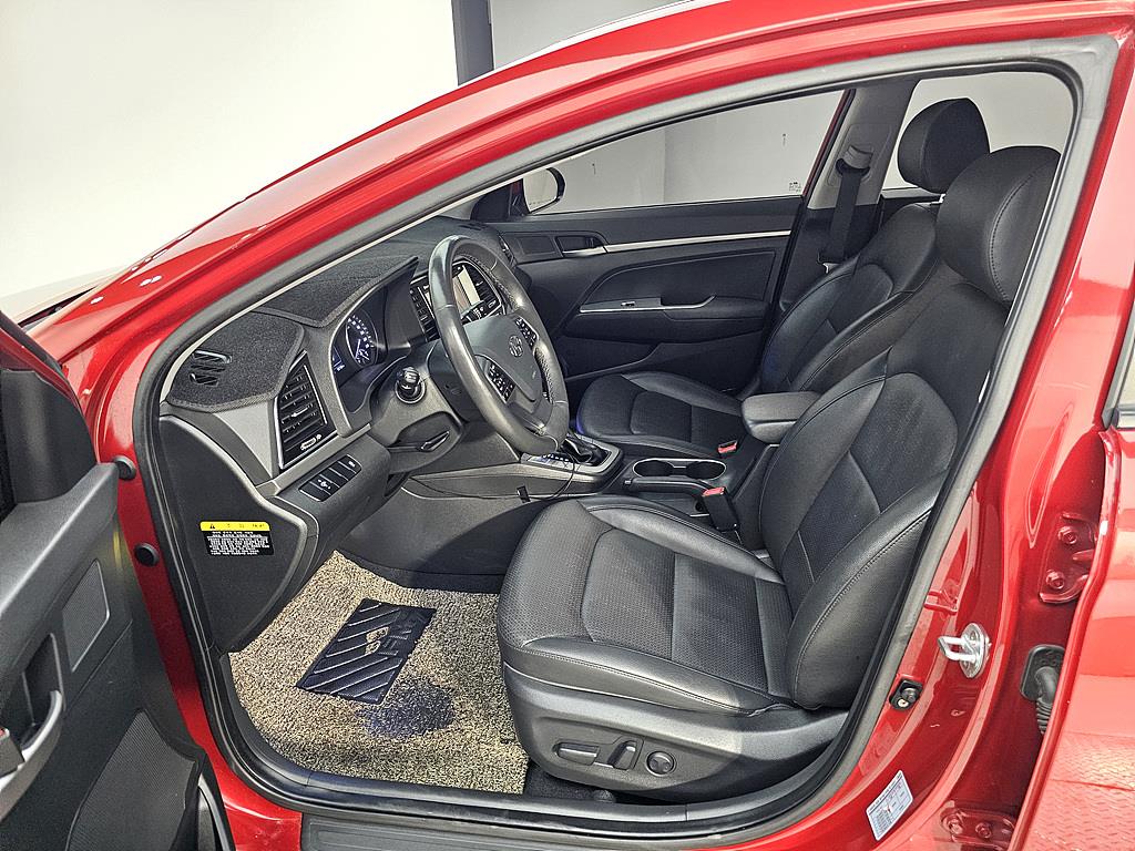 HYUNDAI Avante - Vista 10