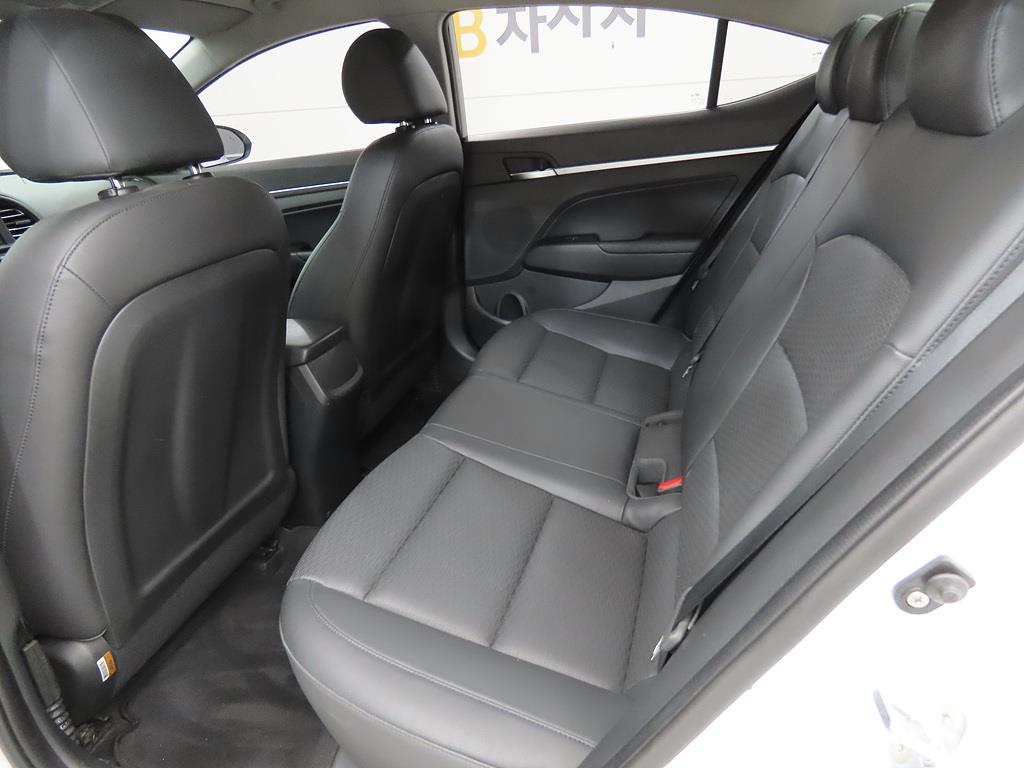 HYUNDAI Avante - Vista 7