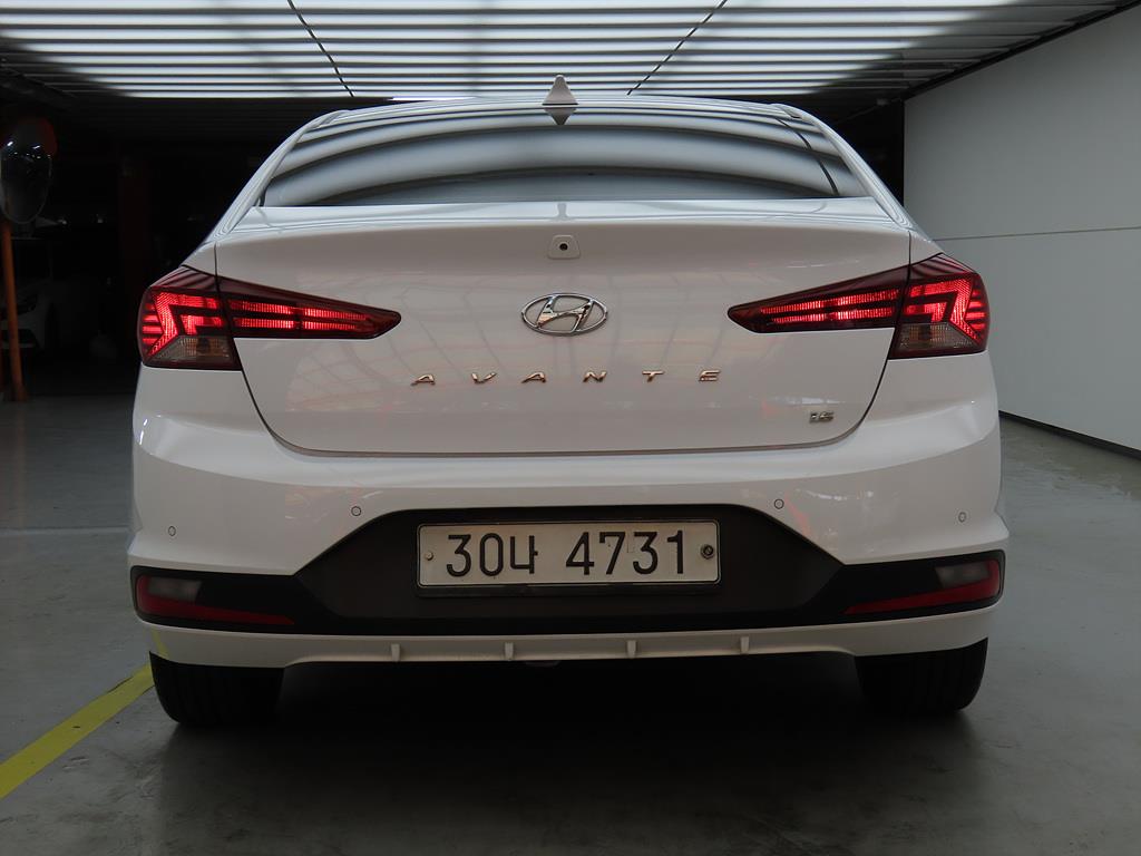 HYUNDAI Avante - Vista 4