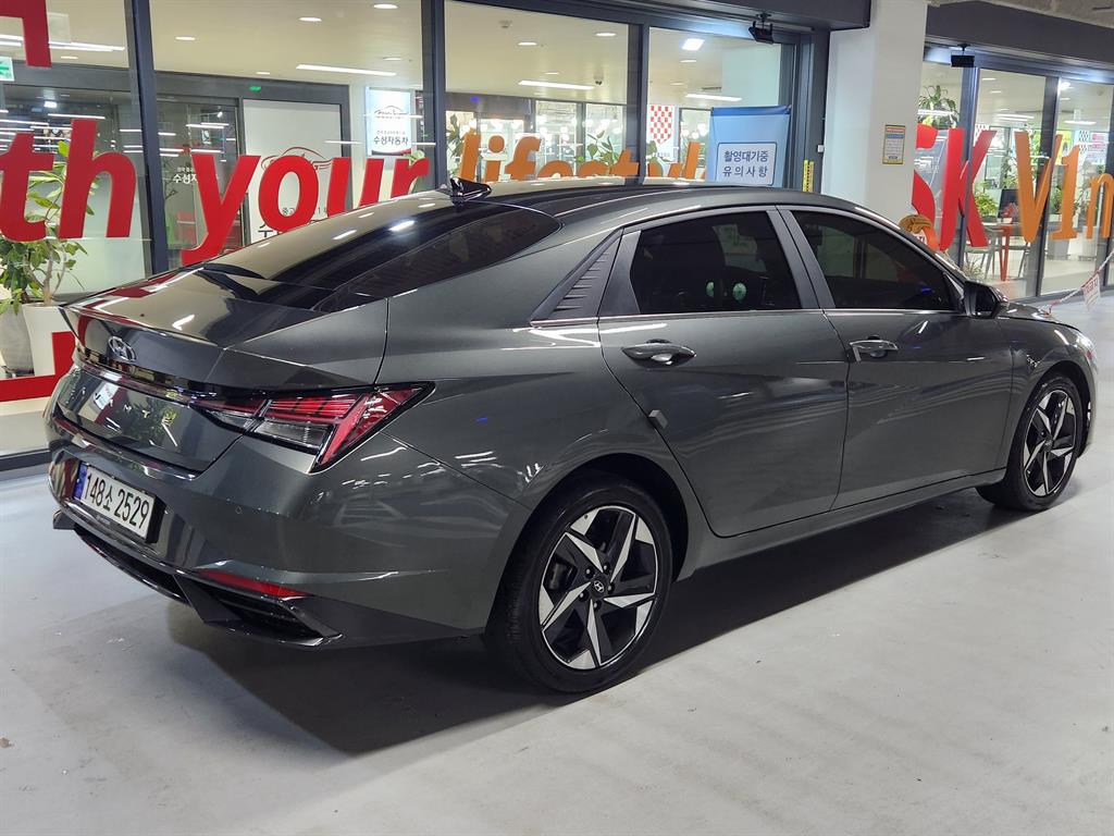 HYUNDAI Avante - Vista 3