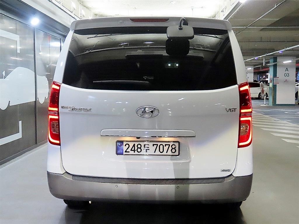 HYUNDAI Starex - Vista 5