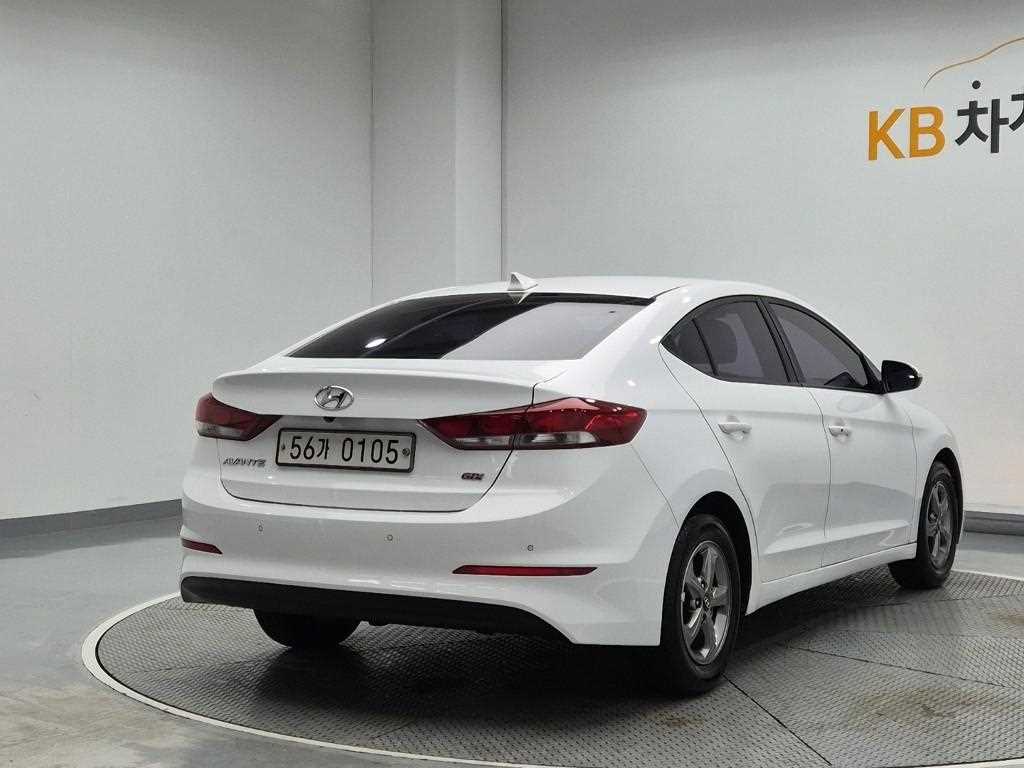 HYUNDAI Avante - Vista 3