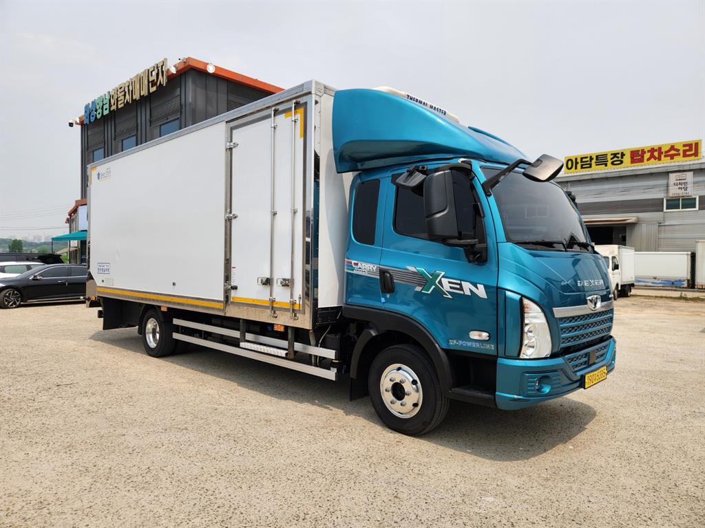 medium and large cargo truck - Vista 9
