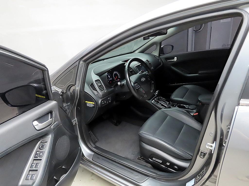 KIA K3 - Vista 5
