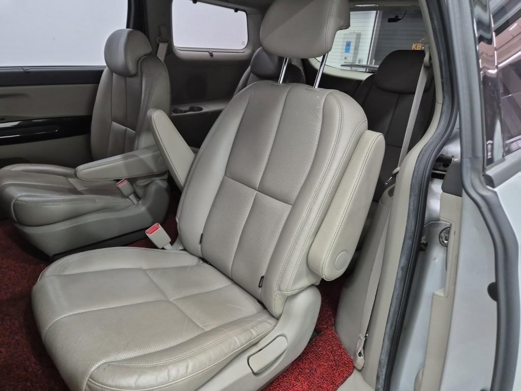 KIA Carnival - Vista 9