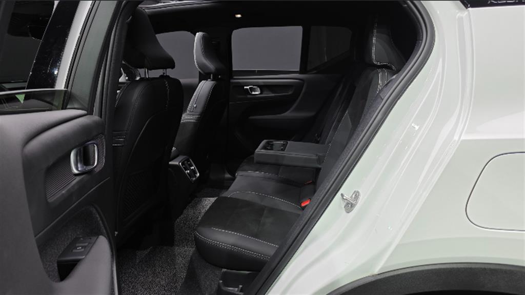 Volvo XC40 2024 Blanco - Importación desde Corea - HF Imports Iquique - Foto 18