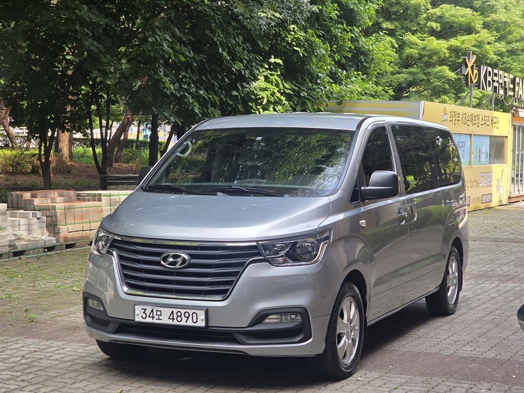HYUNDAI Starex - Vista 3