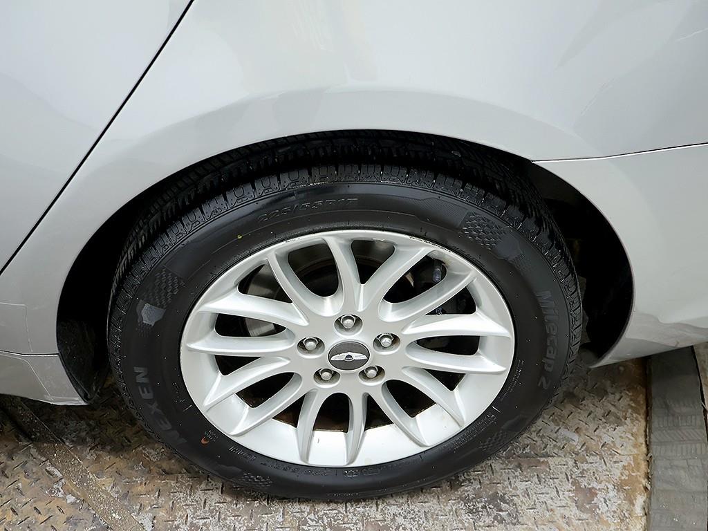 HYUNDAI Genesis - Vista 10