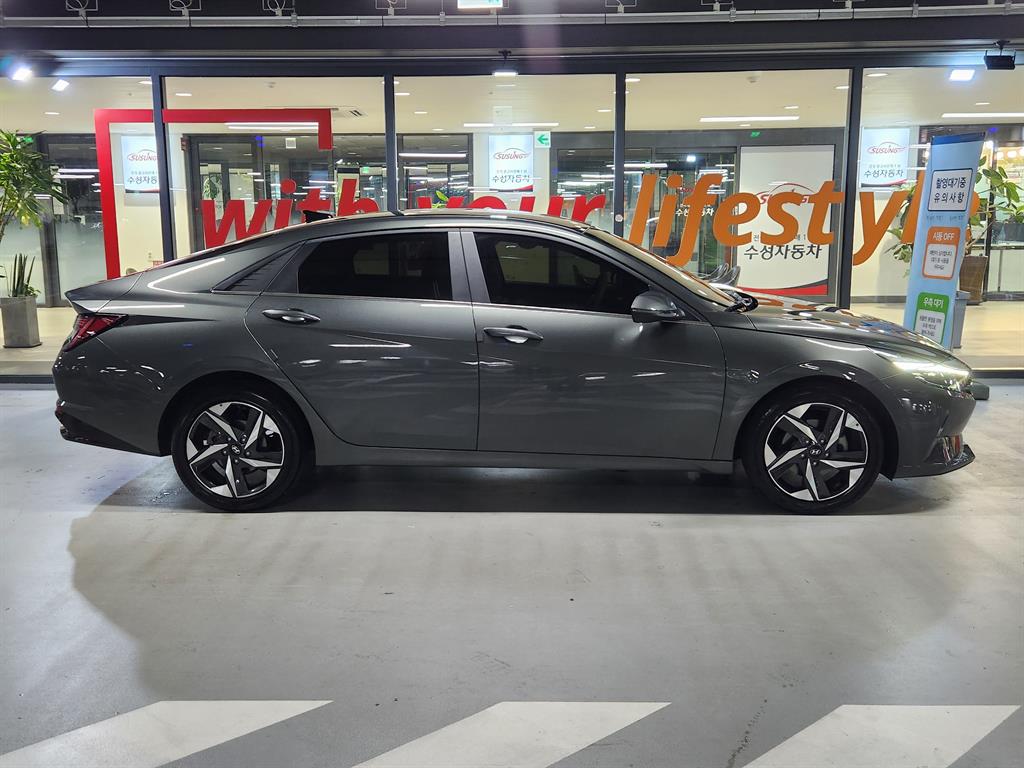 HYUNDAI Avante - Vista 5