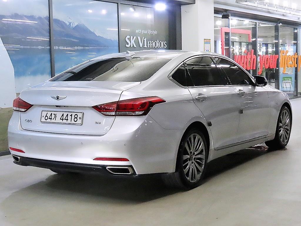 HYUNDAI Genesis - Vista 4
