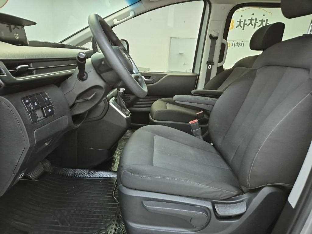 HYUNDAI Staria - Vista 11
