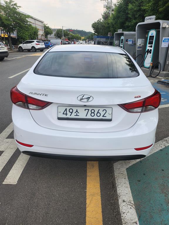 HYUNDAI Avante - Vista 2