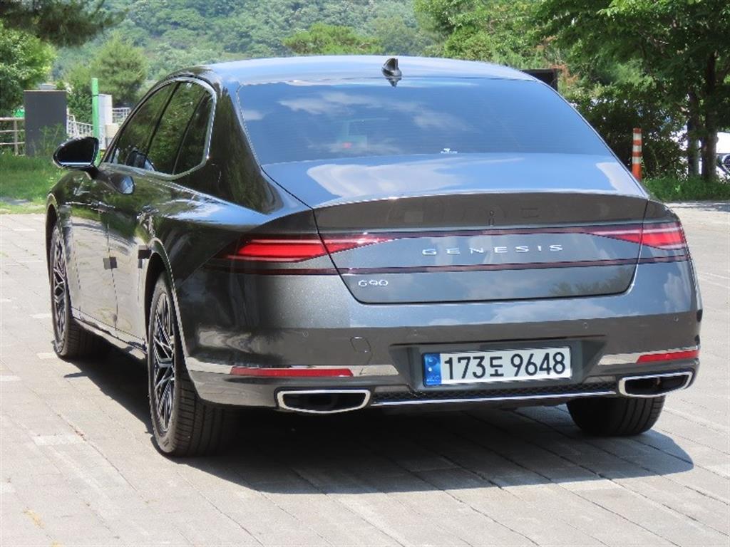 Genesis G90 - Vista 6