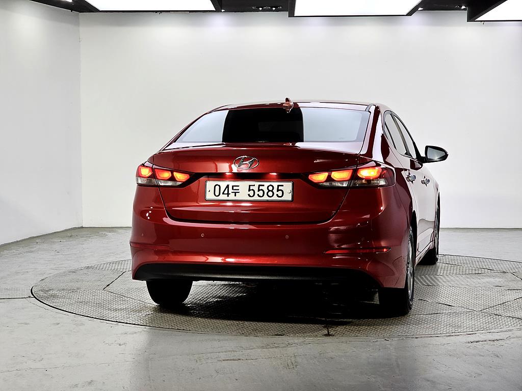 HYUNDAI Avante - Vista 3