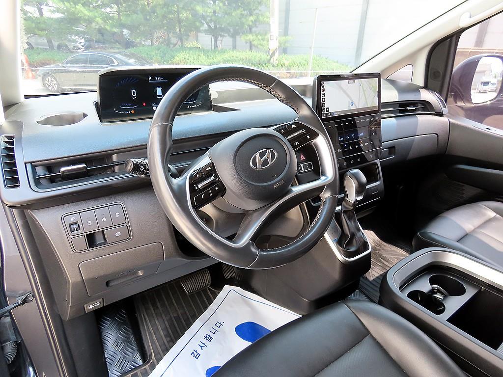 HYUNDAI Staria - Vista 8