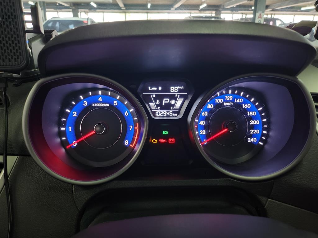 HYUNDAI Avante - Vista 6