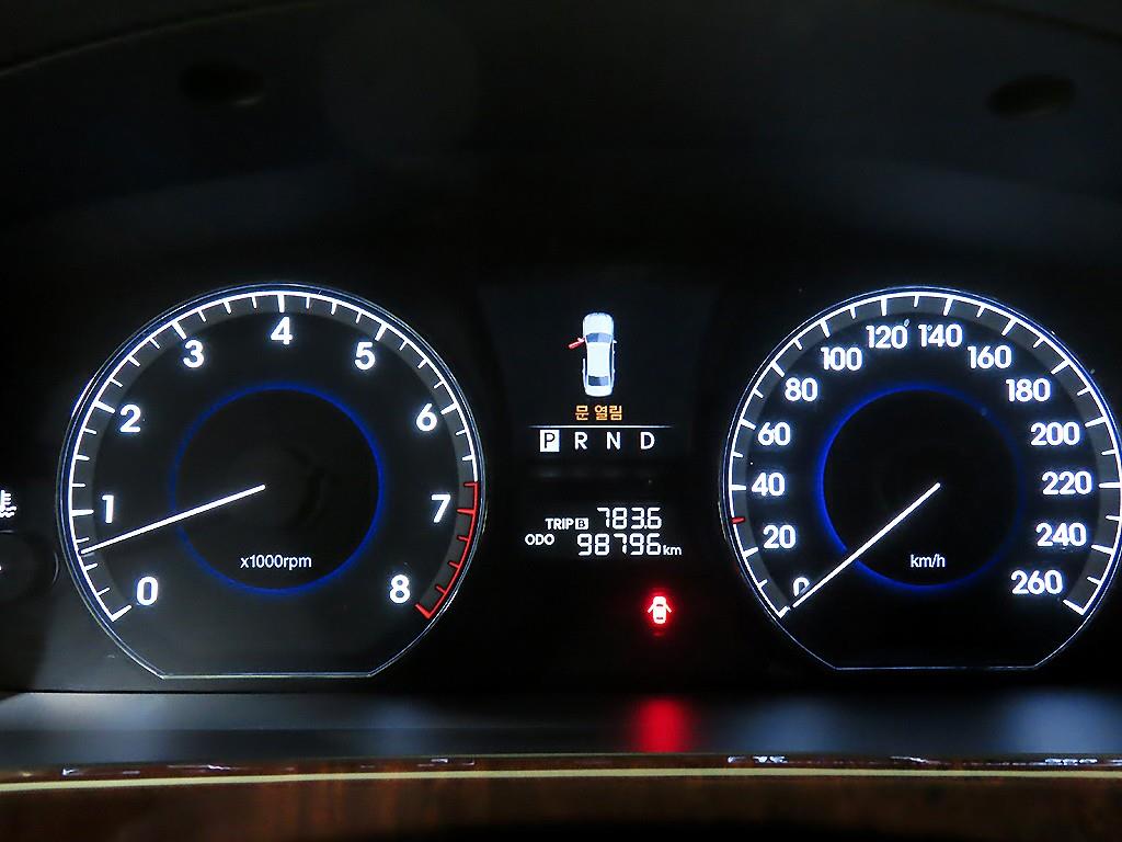 HYUNDAI Equus - Vista 9
