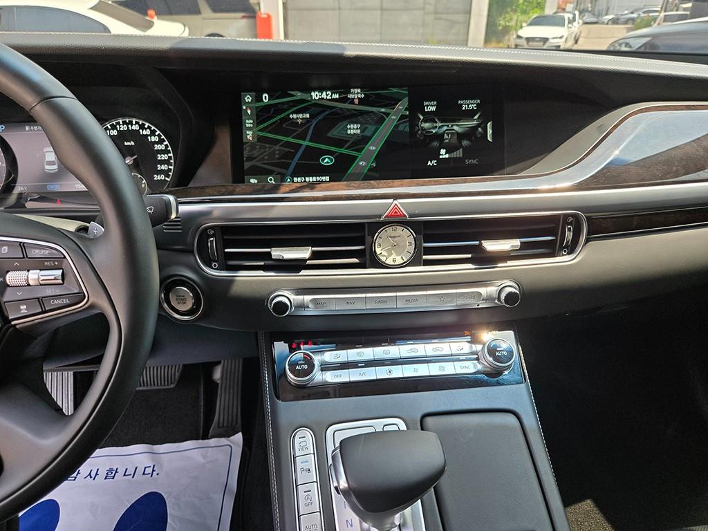 Genesis G90 - Vista 10