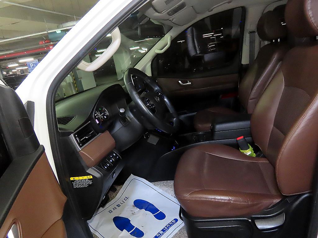 HYUNDAI Starex - Vista 6