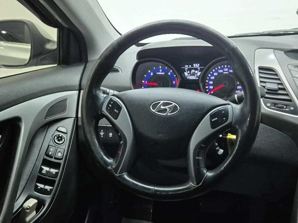 HYUNDAI Avante - Vista 11