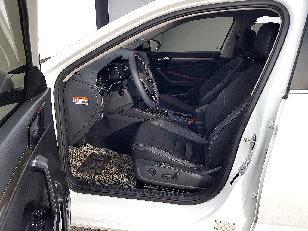 Volkswagen Jetta - Vista 10