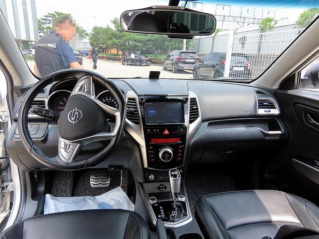 Ssangyong Tivoli - Vista 9