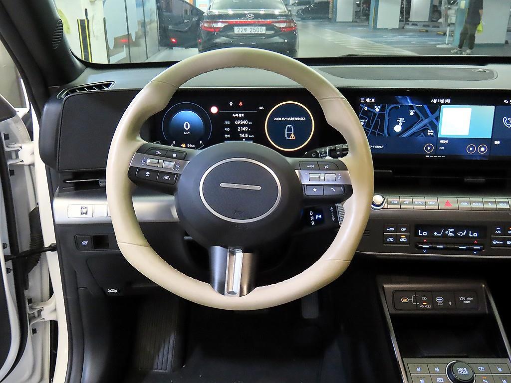 HYUNDAI Kona - Vista 8