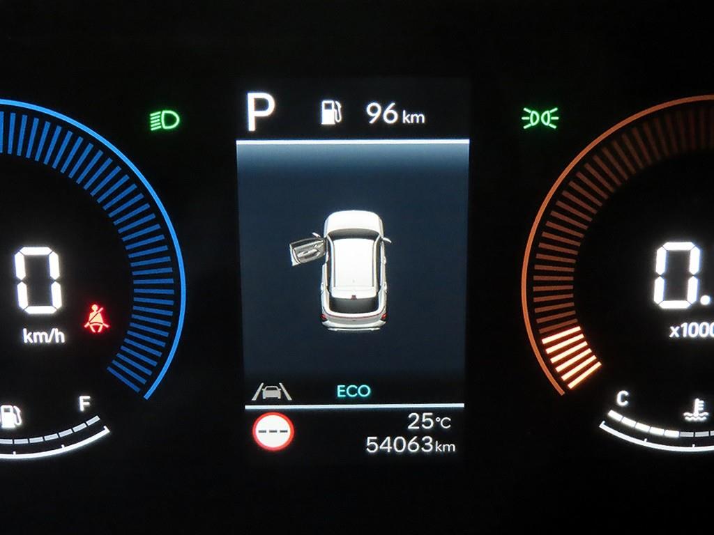 HYUNDAI Kona - Vista 9