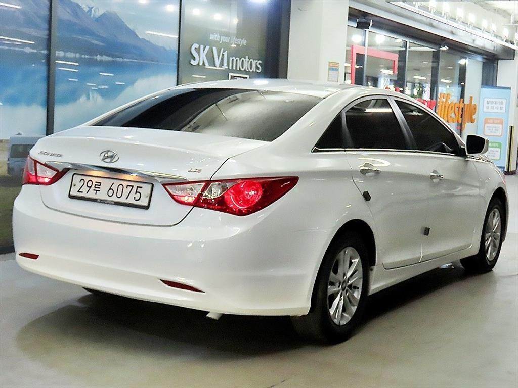 HYUNDAI Sonata - Vista 6