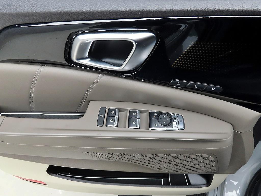 KIA Carnival - Vista 11